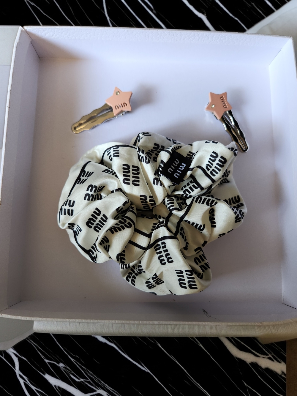 Miu Miu Cream Logo Scrunchie - With 2 Clips - Picture 3 of 5
